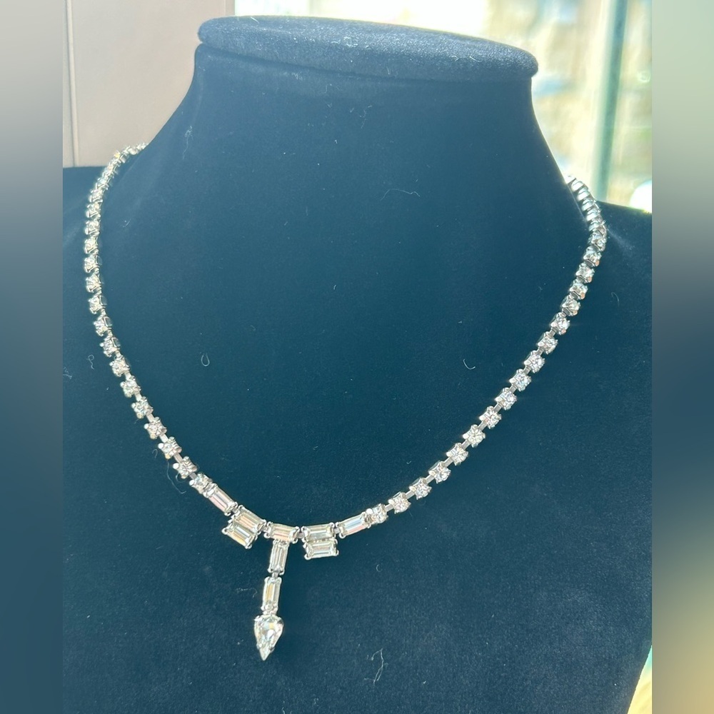 Vintage 1950’s Art Deco Crystal Clear Rhinestone Silver Toned Sparkly Choker. - Picture 5 of 5